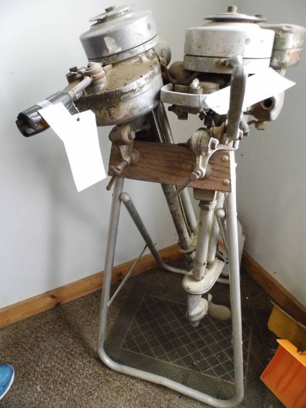 lot 260 image: EvinRude Outboard Motors