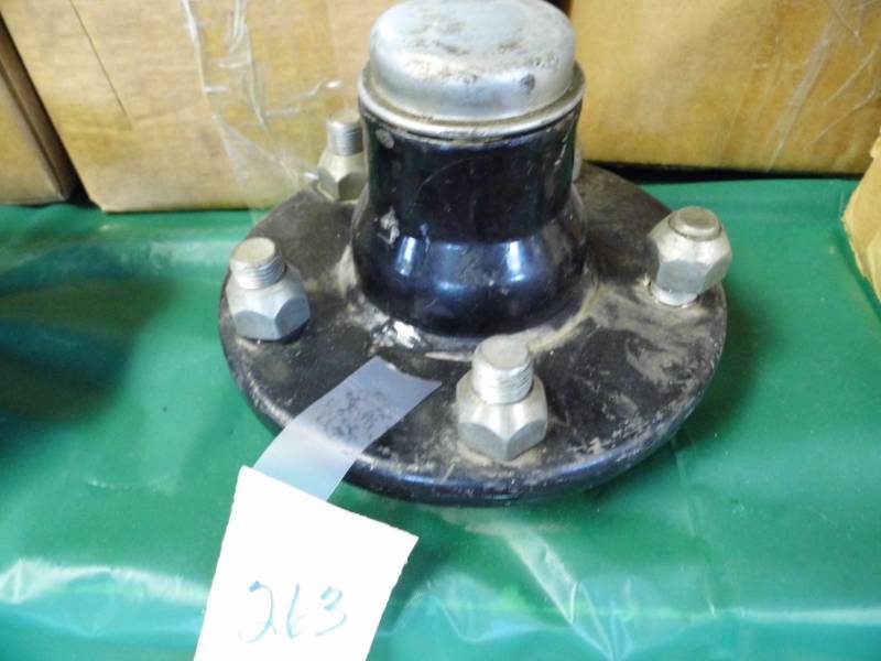 lot 263 image: 5 Bolt Hub