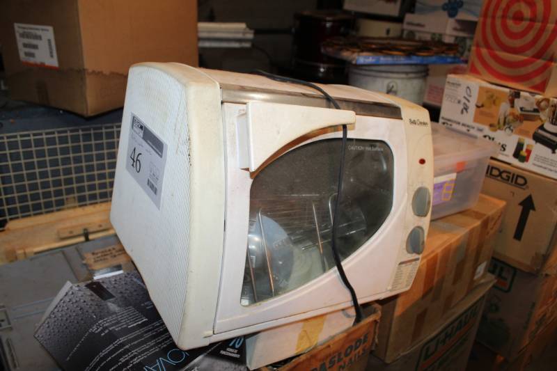 lot 46 image: Betty Crocker Roaster