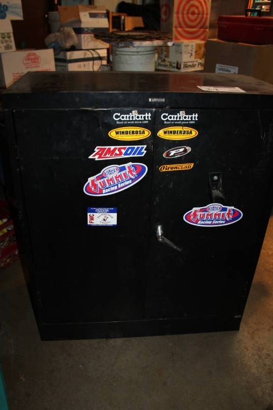 lot 24 image: Metal Cabinet