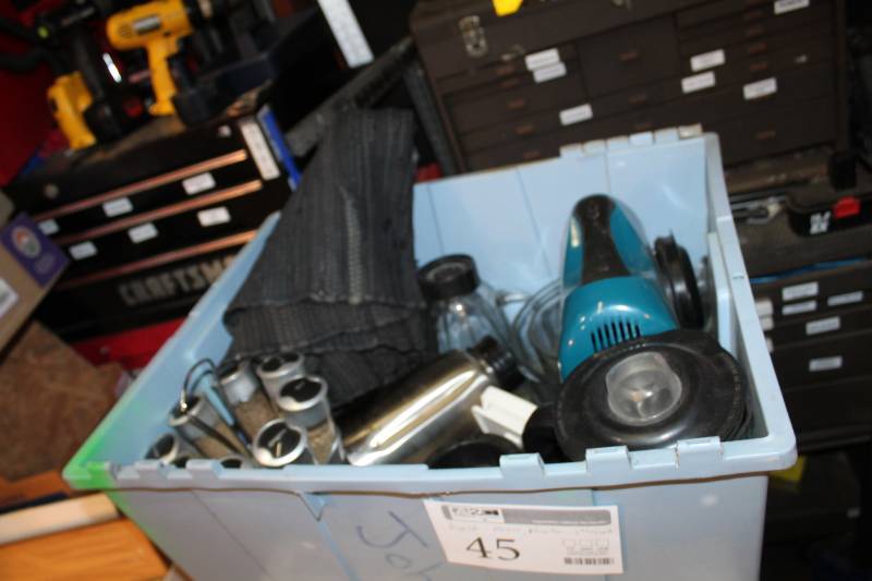 lot 45 image: Mixer, Blender, Spice Rack