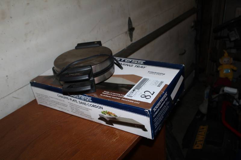 lot 82 image: Black & Decker Belgian Waffle Maker, Toastess Cordless Warming Tray - New in Box