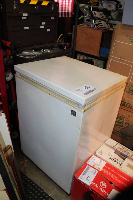 lot 28 image: Kenmore Chest Freezer
