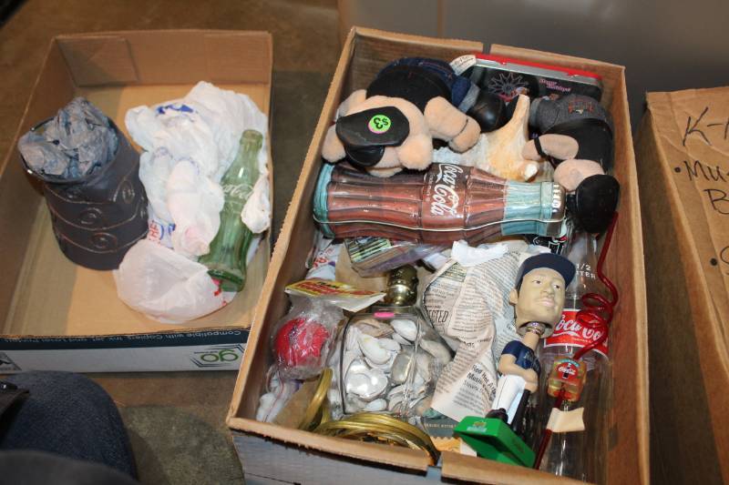 lot 75 image: Coca-Cola Dcor, Harley-Davidson Bears, Sports Collections