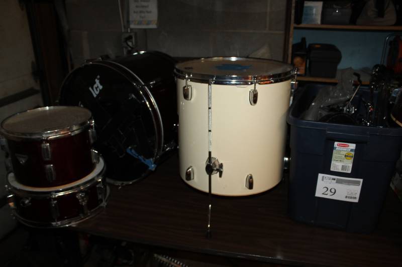 lot 29 image: Drum Set
