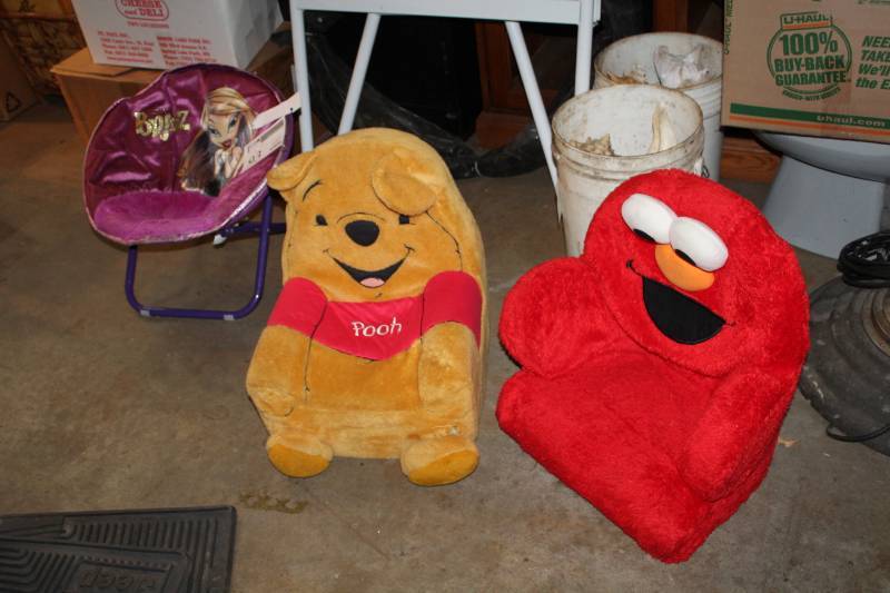 lot 93 image: Lot of (3) Kids Chairs - Winnie The Pooh, Elmo, Bratz