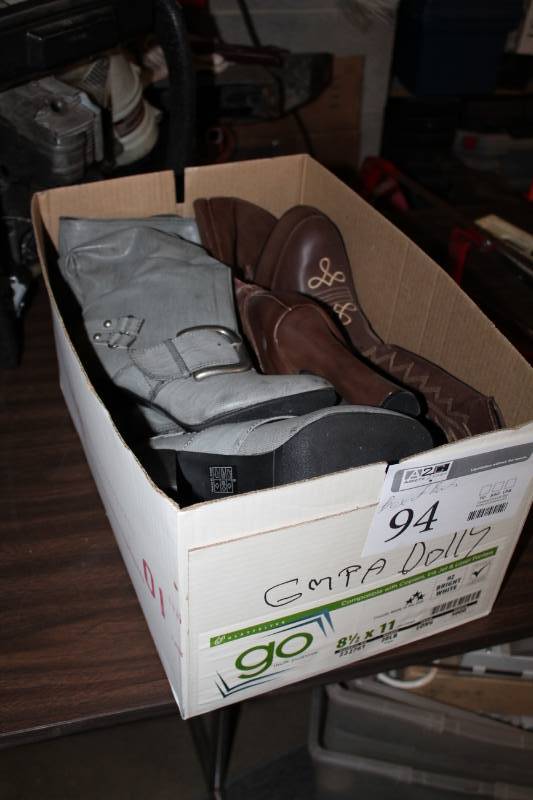 lot 94 image: Womens Boots  4 Pair Lot, Size 8  - 9