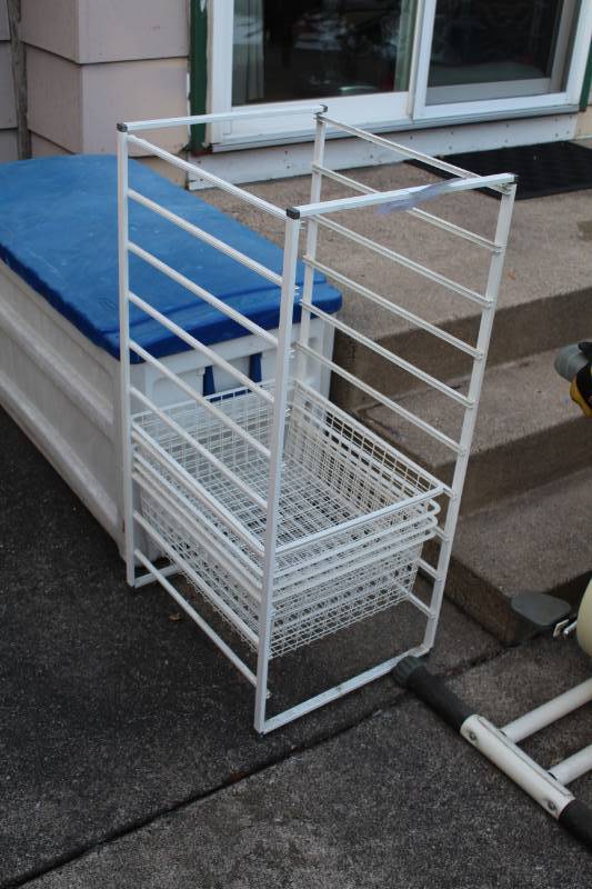 lot 35 image: Wire Shelf Organizer w Wire Baskets