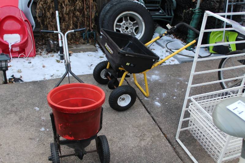 lot 14 image: Seed Spreaders - Yardworks 85lbs Poly, One More Red