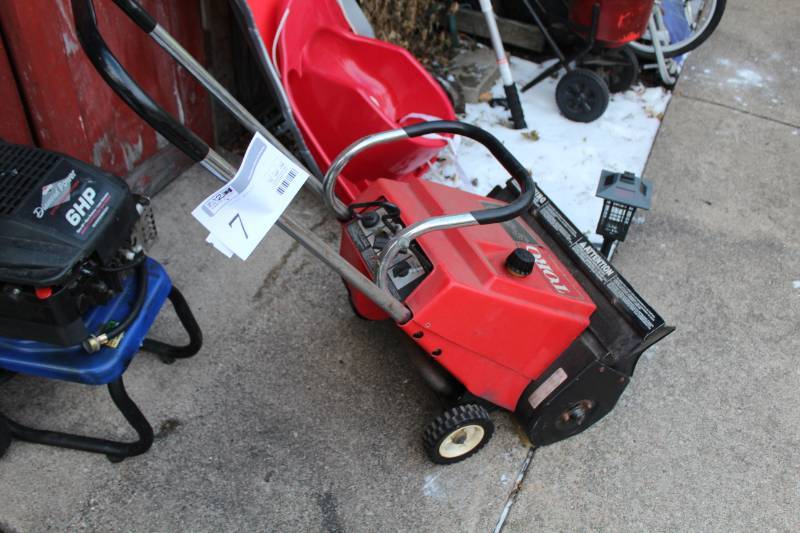 lot 7 image: Toro S-620 6hp 20-inch Snowblower