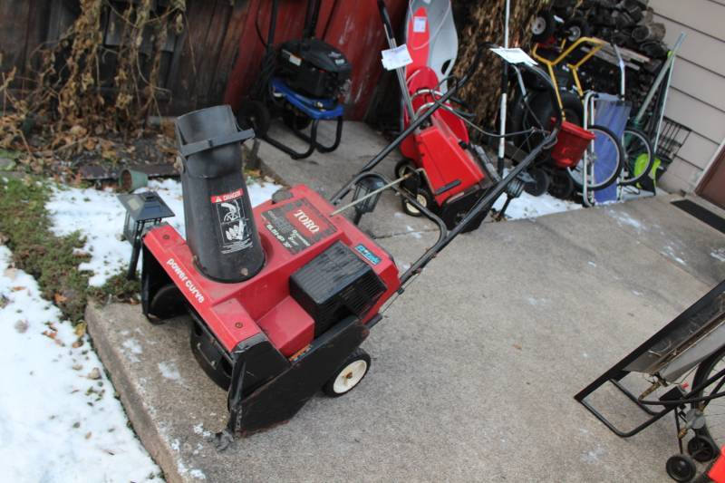 lot 6 image: Toro PowerCurve CCP 3650 6.5hp 20-inch Snowblower
