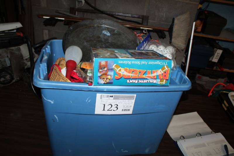 lot 123 image: Wicker Baskets, Kitchen Accessories, Appliances, Blitzers Fan Arm Rest