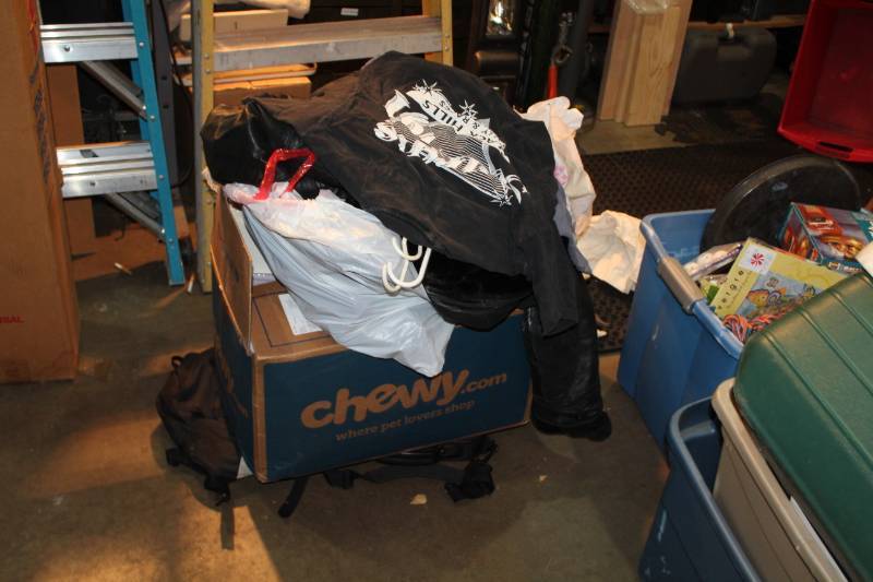 lot 128 image: Clothing
