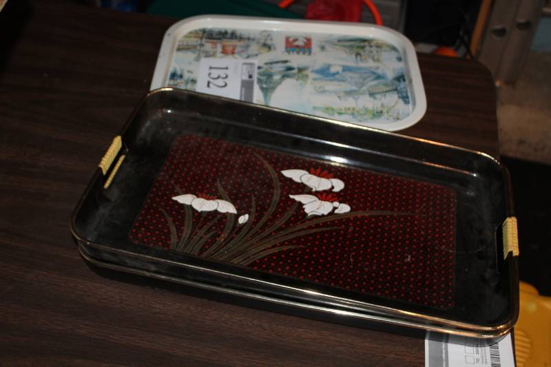 lot 132 image: TV Trays - Paris, Flower Dcor