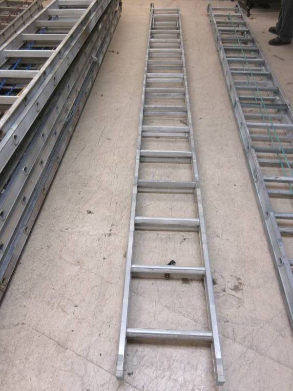 LOUISVILLE EXTENSION LADDER
