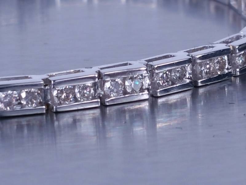 Dazzling Diamond Bracelet in 14k White Gold
