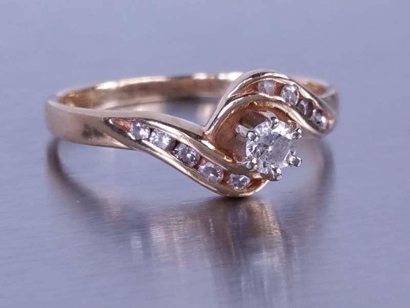 Ladies Diamond Ring in 14k Yellow Gold