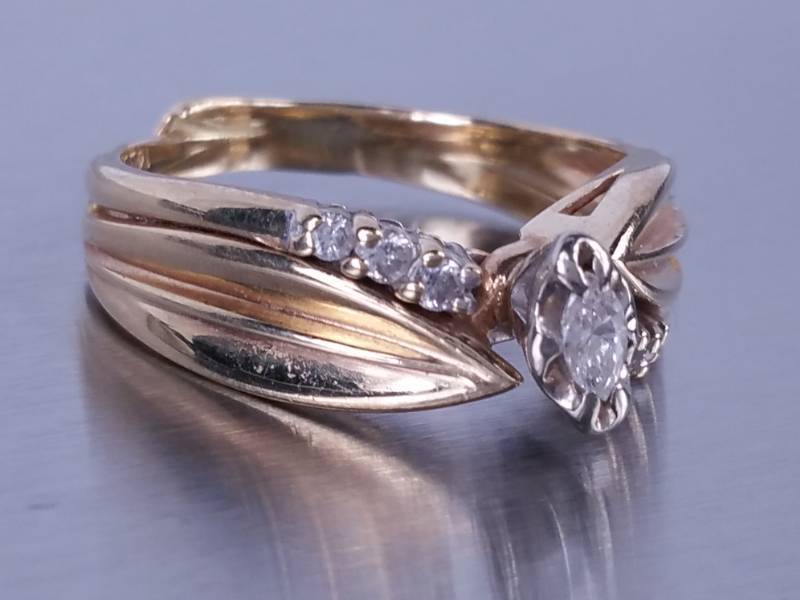 Marquise and Round Diamonds Ring in 14k Gold