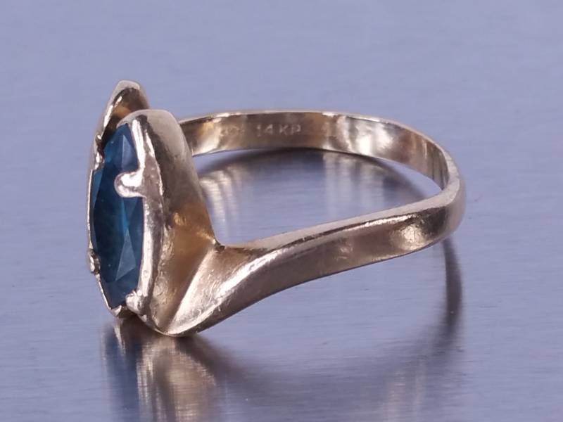 Vintage Ladies Blue Sapphire 14kt Yellow Gold Ring