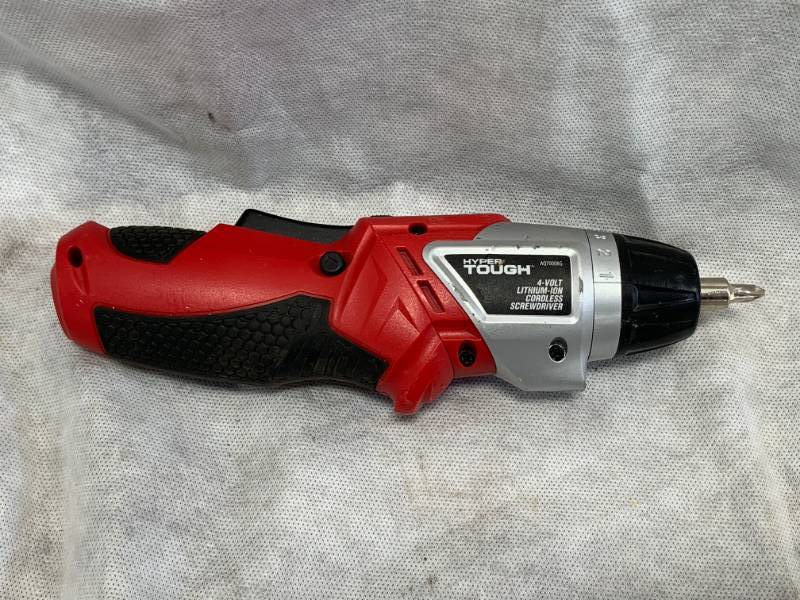 lot 27 image: Hyper Tough 4 Volt Lithium Cordless Screwdriver