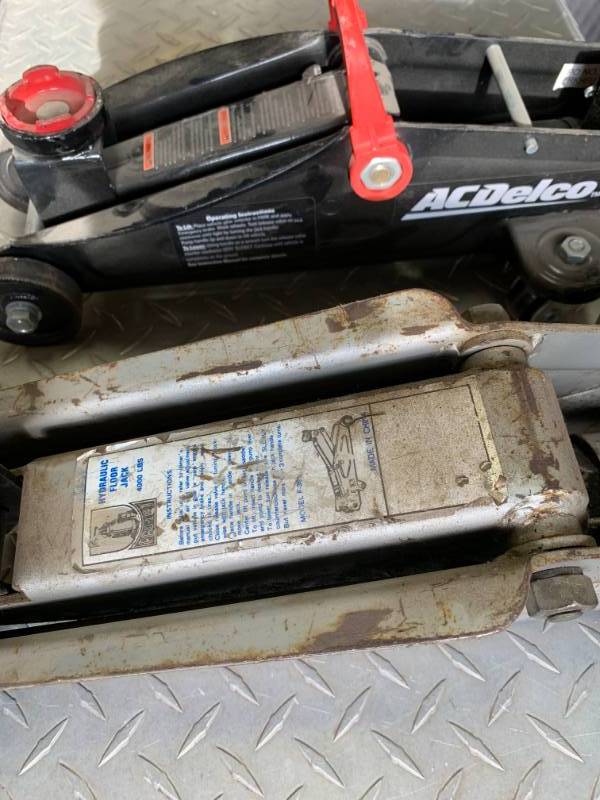 lot 61 image: AC Delco 2 Ton Floor Trolley Jack