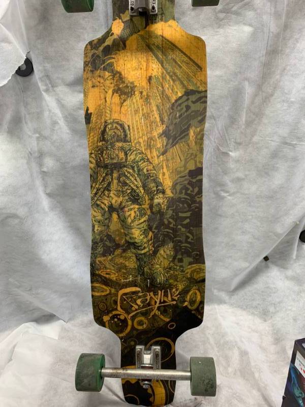 lot 58 image: Rayne 40 Skateboard Longboard