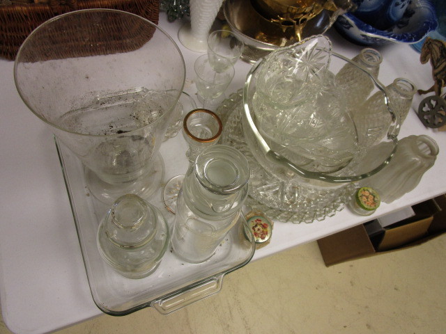 lot 202 image: VINTAGE CRYSTAL & GLASSWARE