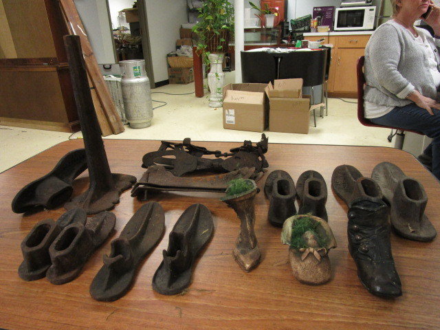 lot 208 image: ANTIQUE SHOE MAKING EQUIPMENT