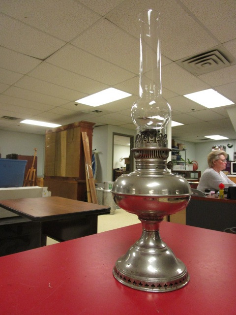 lot 213 image: METAL VINTAGE OIL LAMP