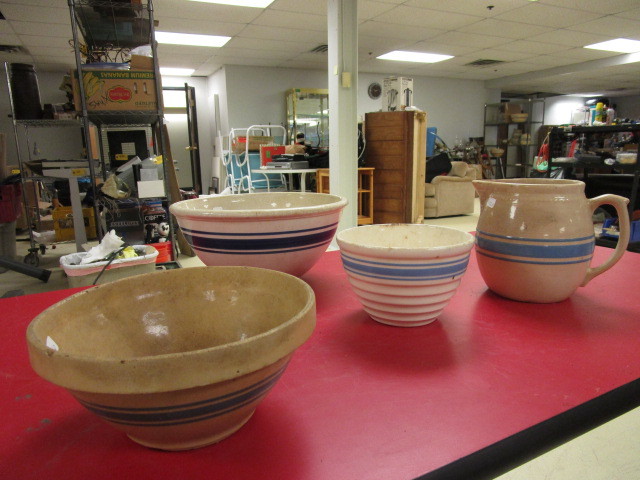 lot 221 image: BLUE BANDED POTTERY BOWLS AND PITCHER