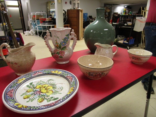 lot 226 image: VINTAGE POTTERY BOWLS PLATE PITCHERS VASES