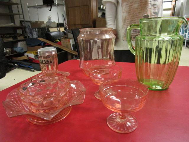 lot 232 image: VINTAGE DEPRESSION GLASS