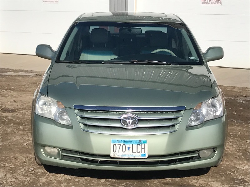 lot 3 image: 2006 Toyota Avalon XLS
