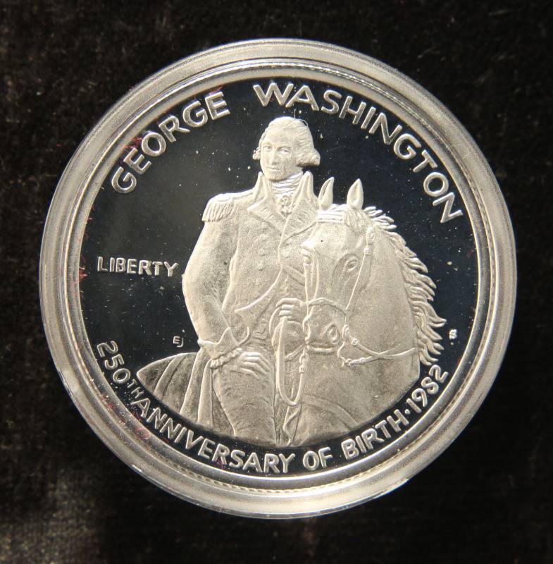 1982 PROOF WASHINGTON COMMEMORATIVE SILVER HALF DOLLAR IN ORIGINAL BOX