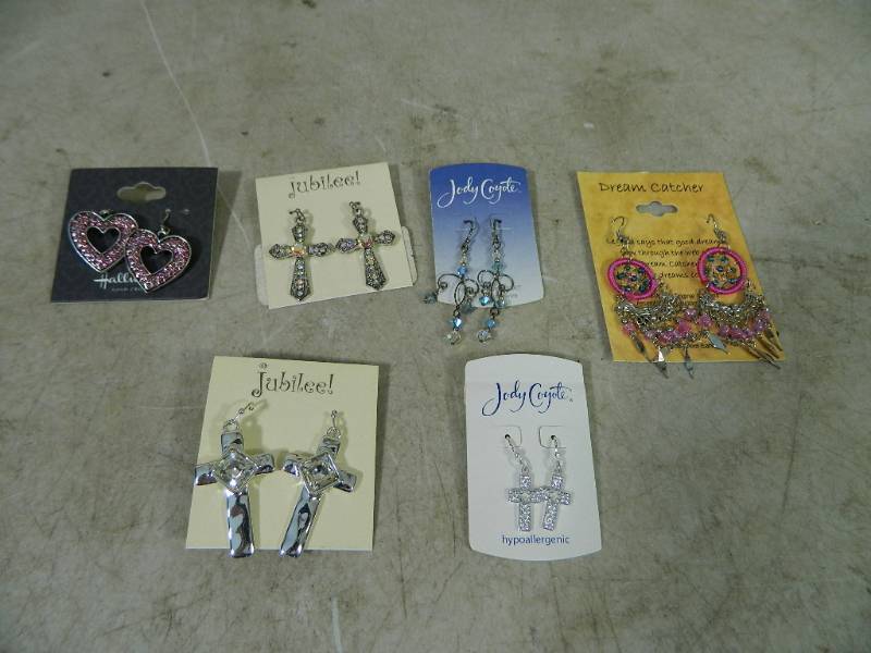 lot 15 image: 6 New Pairs of Earrings