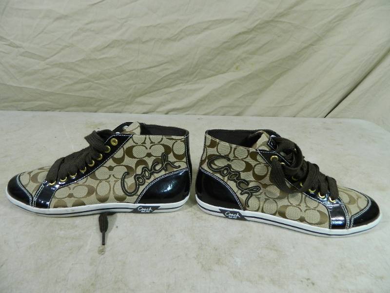 lot 6 image: New Coach Shoes