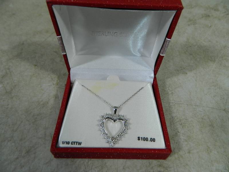 lot 11 image: Beautiful Necklace