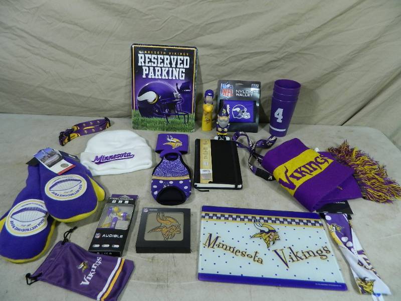 lot 17 image: Minnesota Vikings Football Memorbilia