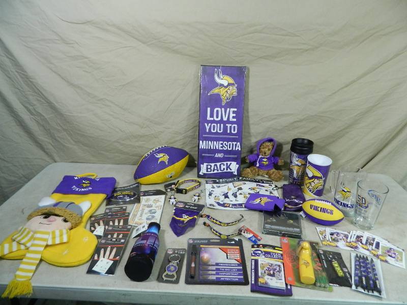 lot 18 image: Minnesota Vikings Football Memorbilia