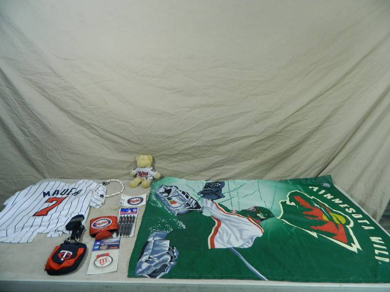 lot 19 image: Minnesota Wild and Minnesota Twins Memorbilia