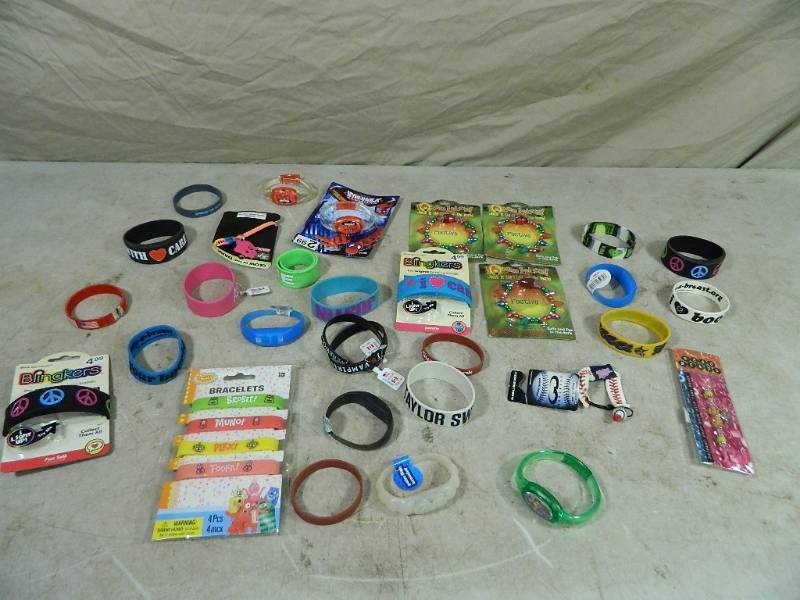 lot 31 image: Bracelets