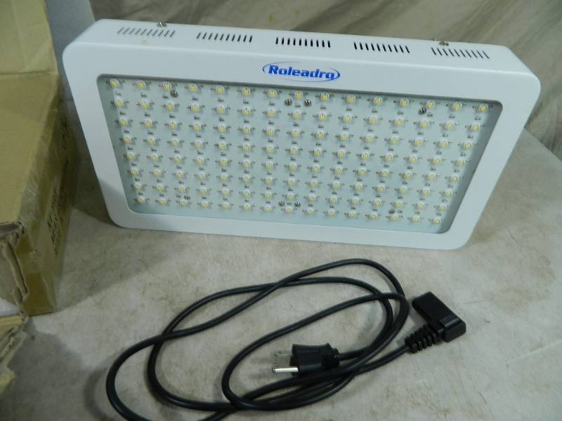 lot 39 image: LED Indoor Garden  Grow Light