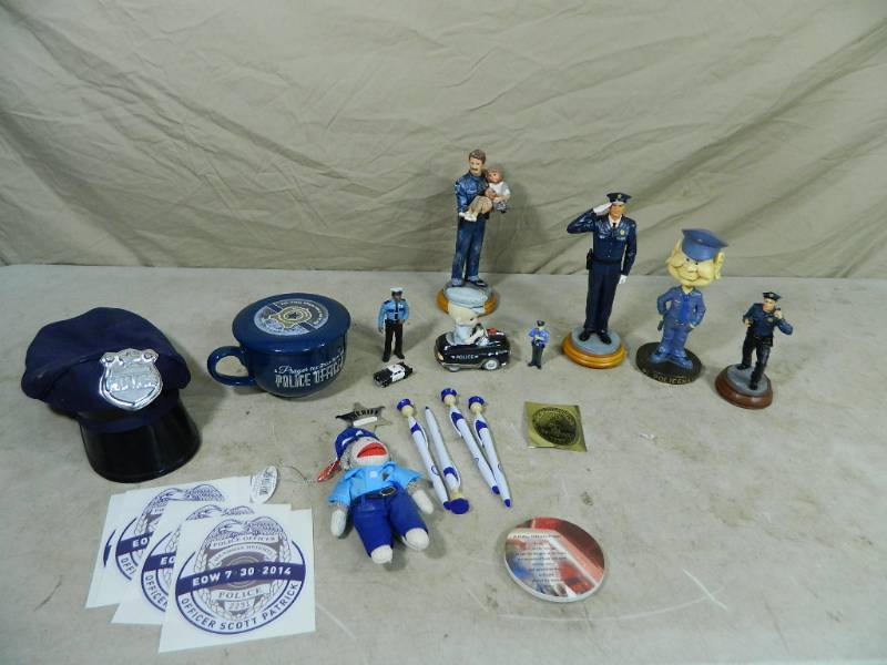lot 48 image: Police Officer Items
