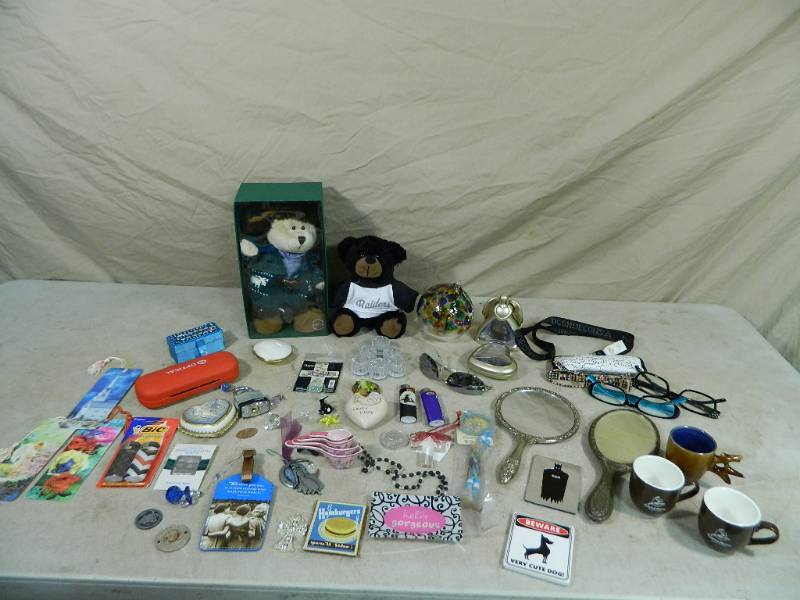 lot 50 image: Assorted Collectibles