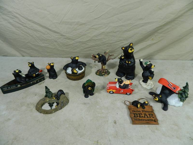 lot 52 image: Bear Decor