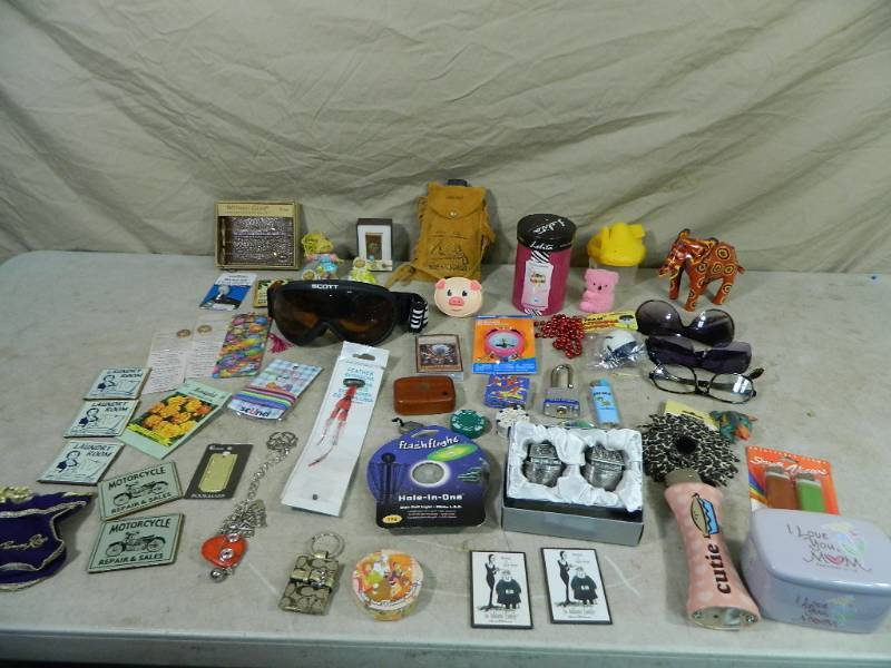 lot 59 image: New Wallet, New Money Clip, Collectibles