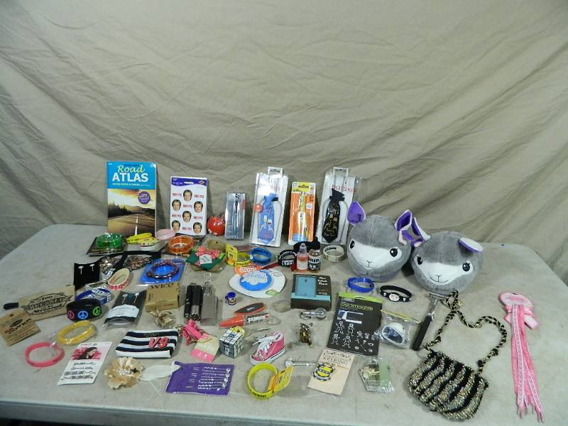 lot 64 image: Assorted Collectibles
