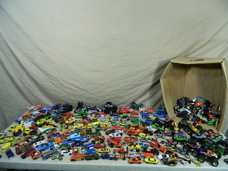 lot 66 image: Kids Cars