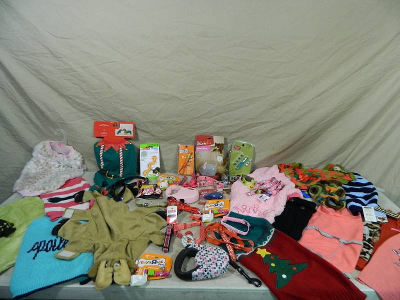 lot 70 image: Huge Assortment of Pet Items