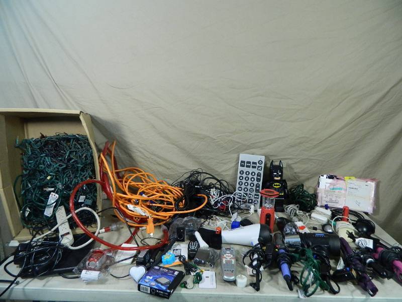 lot 98 image: Assorted Electronics